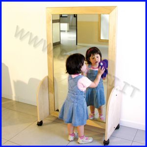 SPECCHIO INFRANGIBILE CM.79×164 CON CARRELLO QUADRETTATO IN ESAURIMENTO